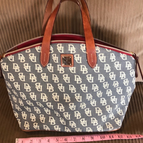 Dooney And Burke canvas bag with leather handles. - Picture 3 of 8